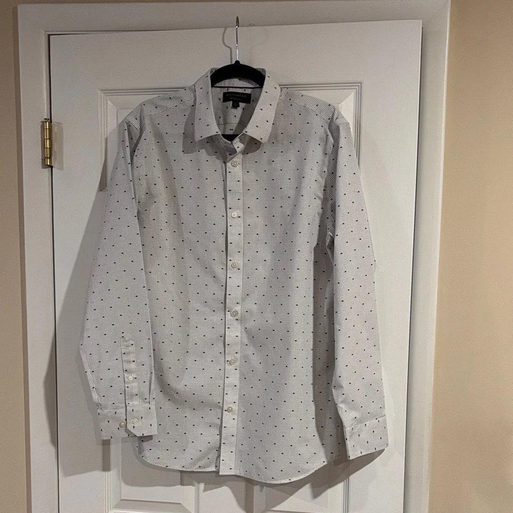 Banana Republic White Dress Shirt with Subtle Pattern Non-Iron Slim Fit sz Large